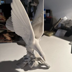 Lladro Porcelain Seagull on Branch Figurine - Picture 1 of 6