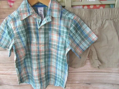 Camicia a quadri ragazzo nuova senza etichette top e pantaloncini kaki età 3 anni di CARTERS - ottime condizioni - Immagine 1 di 4
