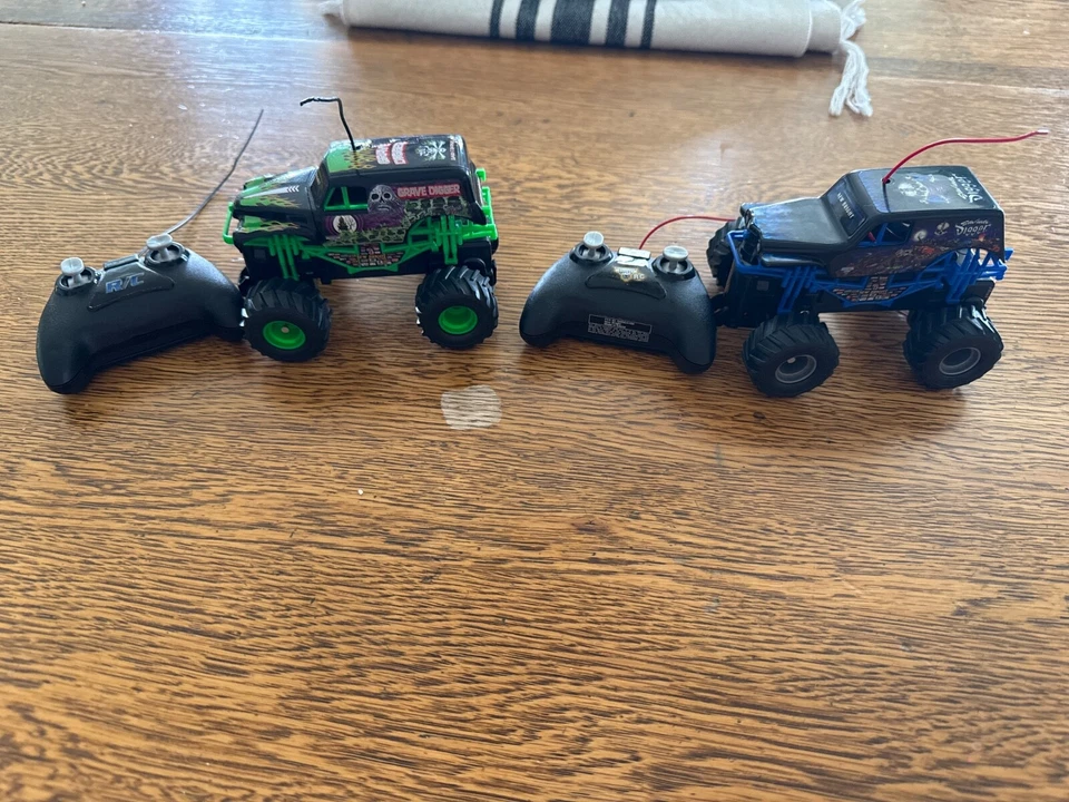 Lot of 2 Monster Jam Son-uva Digger Grave Digger New Bright Mini RC 1:43? - Image 1 of 1