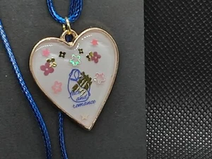 Lovely hand made resin heart pendant in gold metal bezel - Picture 1 of 2