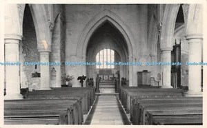 R398368 Vista desconocida de sillas de iglesia y altar - Imagen 1 de 4