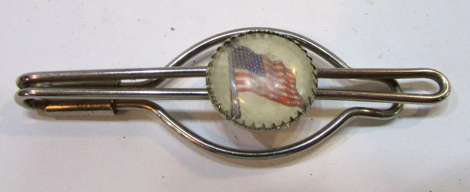 Antiguo broche de corbata de bandera de Estados Unidos de plástico de acero de los años 60 de colección clip para dinero de 2,5" Foto 1 de 2