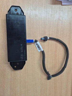 KIA Aerial antenna amplifier 96240CV050 BTV74923 - Image 1 of 4