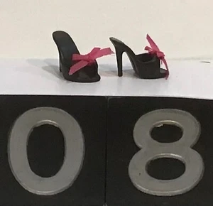 U CHOOSE Barbie Basics Shoes Look No. 02, Collection 001.5 - Picture 1 of 4