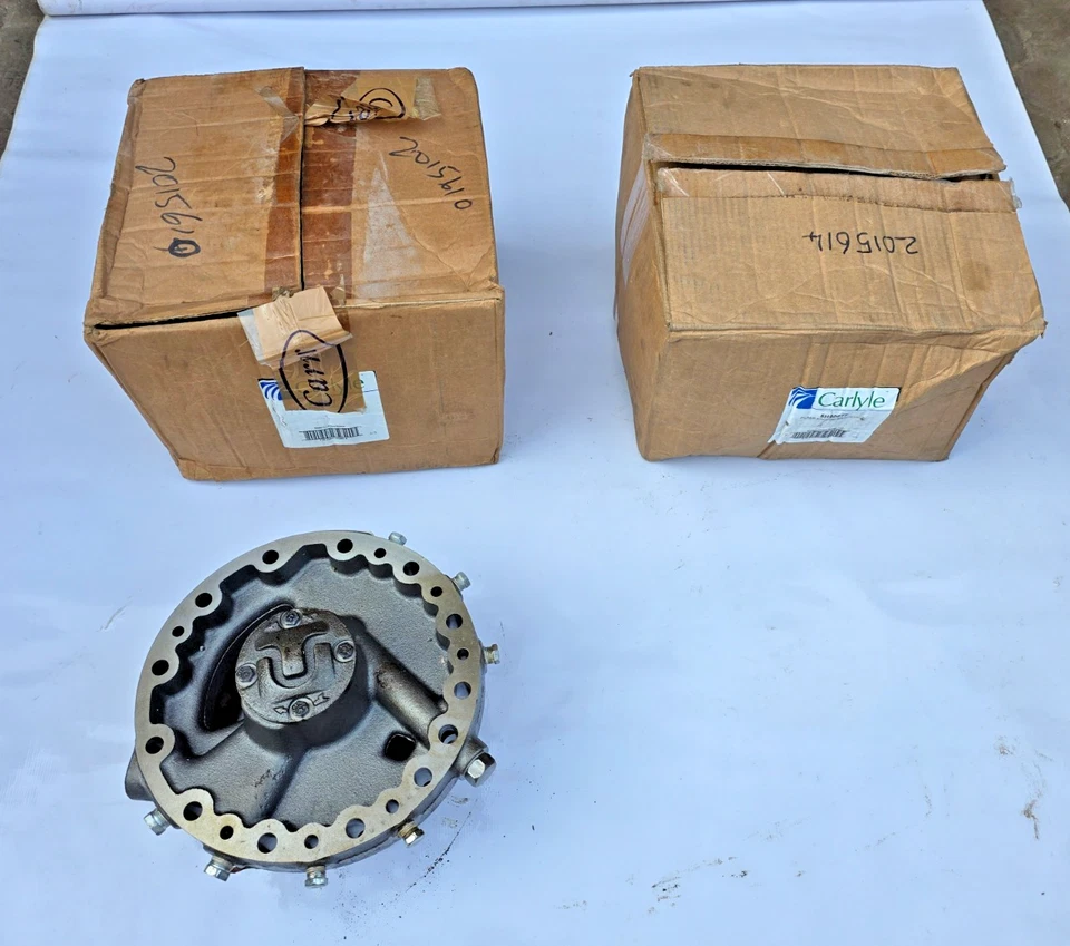 CARLYLE 5H40677 PUMP END BEARING HEA GENUINE OIL PUMP COVER - Image 1 of 4