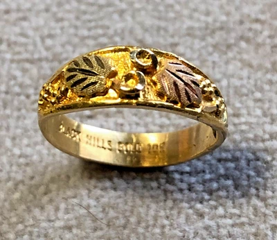 Black Hills Gold Grape Leaf Design Tri-Color 10K Pinky Ring Size 4 - So Dakota - Image 1 of 4