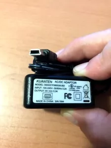 Entrada del adaptador de corriente: 110V, Salida: 6 V .3 A w / mini enchufe USB - Imagen 1 de 3