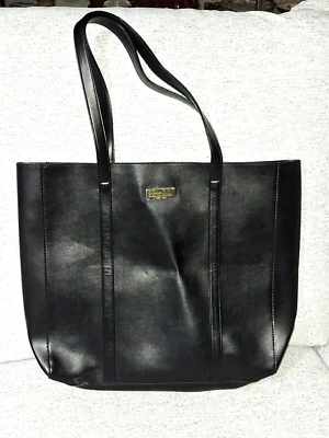 BOLSO DE MANO Carolina Herrera Good Girl NY NUEVO cuero sintético negro con logotipo dorado Foto 1 de 4