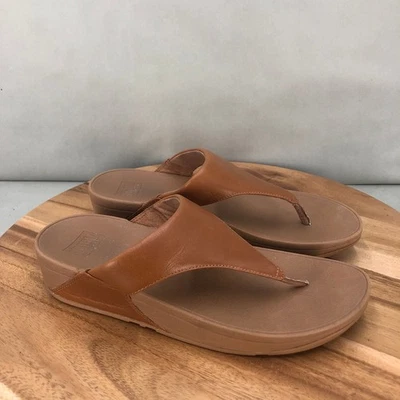 Женские кожаные сандалии-стринги Fitflop Lulu 10 коричневые комфортные для прогулок повседневные на танкетке - Изображение 1 из 4