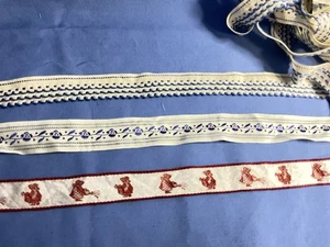 Bordados de cinta vintage, Sunbonnet Sue, rosas, azul, rojo - Imagen 1 de 3