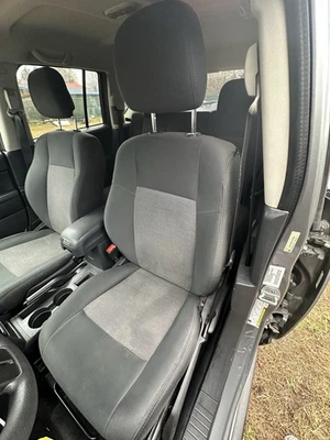 Jeep Compass Patriot 2007-2017 asiento delantero del conductor negro gris tela OEM Foto 1 de 4