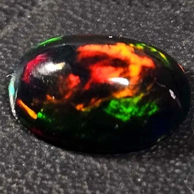 NATURAL AAA+ GORGEOUS COLORPLAY OVAL CABOCHAN  ETHIOPIAN WELO BLACK OPAL 1.45CTS - Image 1 of 3