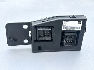 2005-2006 Chevrolet Colorado GMC Canyon Body Control Module BCM 10394233 - Picture 1 of 4