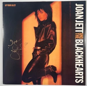 Joan Jett JSA signed Autogramm Album Schallplatte Vinyl Up Your Alley - Bild 1 von 2