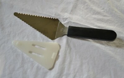 Pampered Chef Perfect PIE & CAKE SLICER - Serrated Wedge-Shaped SLICE 'N SERVE® - Image 1 of 3