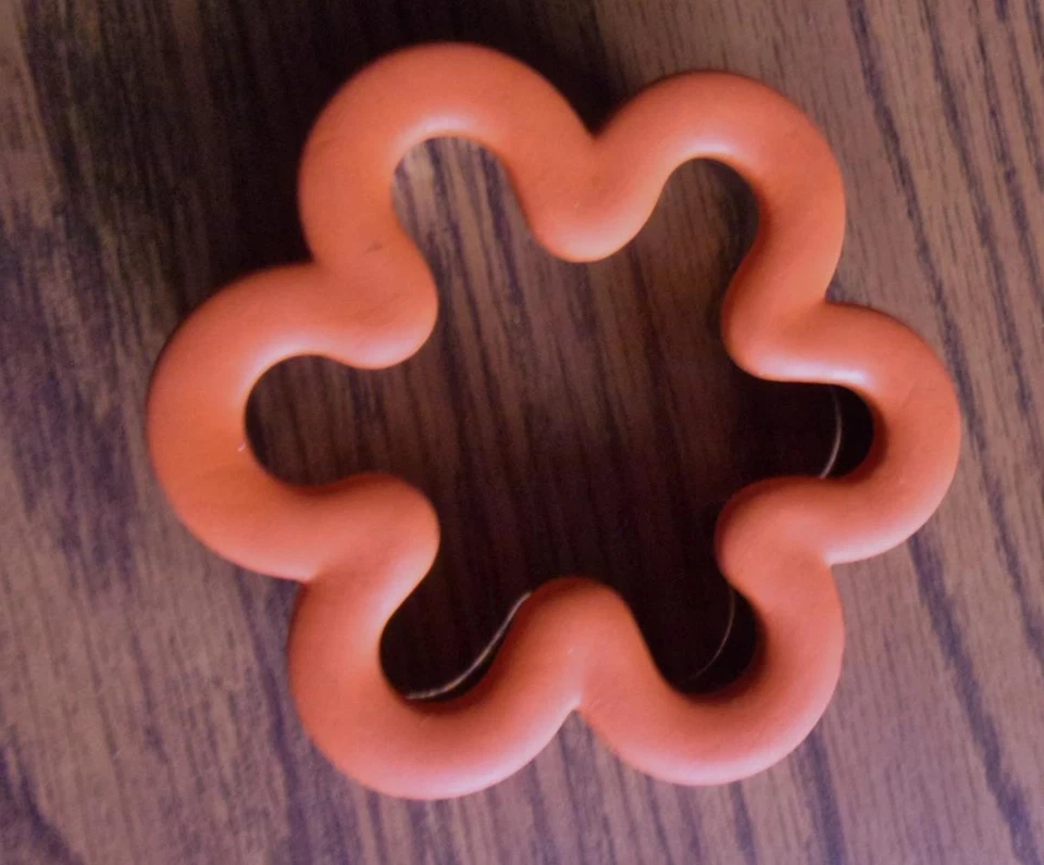 Cortador de Galletas WILTON Naranja "FLOR" Metal Margarita Agarre Confort Pascua/Navidad Foto 1 de 2