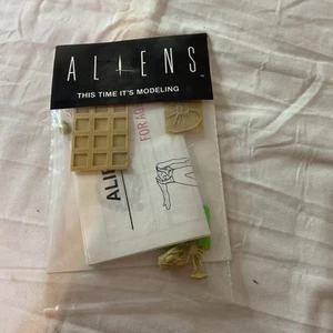 AEF Designs Aliens Kit AX-6 Facehugger y Chestbuster Resina Miniatura Escala 1/35 - Imagen 1 de 5