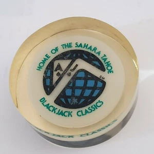 Pulsante Rivenditore Acrilico Vintage "Casa del Sahara Tahoe Blackjack Classics"  - Foto 1 di 3