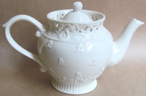 ENGLISH CREAMWARE 1 PINT TEAPOT (11315) - Picture 1 of 4