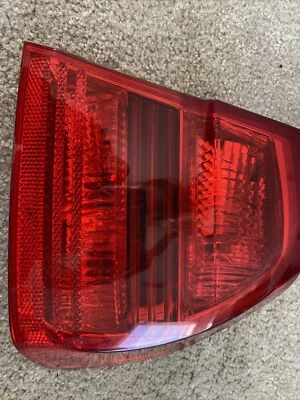 BMW E90 323I 325I 328I 330I 335I TRASERO DERECHO EXTERIOR T/L 63217161956 USADO Foto 1 de 4