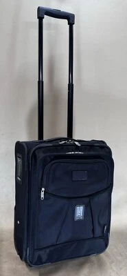 Mala TRAVELPRO CREW 4 preta 18" vertical com rodas compacta CARRY ON 7118 - Imagem 1 de 4