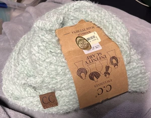 C.C Mint Exclusives Knit Infinity Scarf Women's - Size One - Picture 1 of 5
