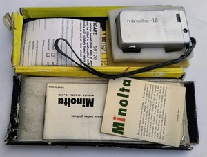 Macchina fotografica push-pull vintage MINOLTA 16II con documenti originali - Foto 1 di 14