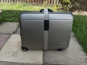 Antler Medium Size Hardshell Suitcase-Grey-2 Keys-Pull Along-66x54x26cm - Picture 1 of 18