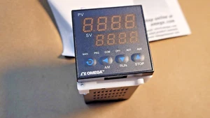 Omega CN4116-DC1-R2 Temperature Controller 100-240VAC - Picture 1 of 6