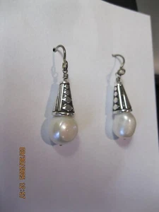 A PAIR OF STRIKING CULTURED PEARL DROP EARRINGS. - Picture 1 of 3
