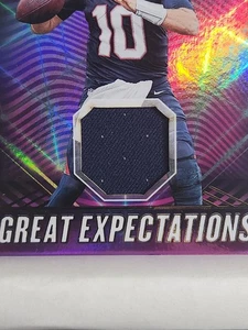 MAC JONES 2021 PANINI ILLUSIONS GREAT ERWARTUNGEN #GE-MJ GAME WORN JERSEY PATCH - Bild 1 von 3