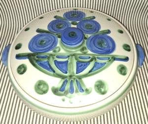 JUMBO 14" VTG M A HADLEY BLUEBERRY BOUQUET XL COVERED POTTERY CASSEROLE HANDLES - Picture 1 of 12