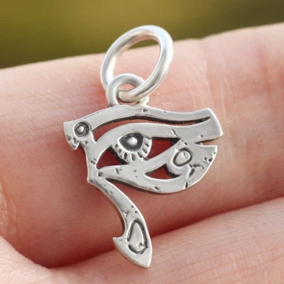 Ciondolo Occhio di Horus in Argento Sterling 925 Protezione Egiziana Simbolo Fortunato - Immagine 1 di 4