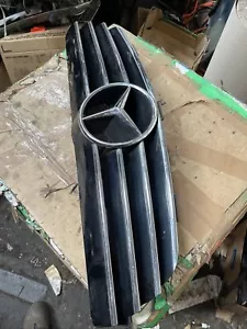 Parrilla delantera para Mercedes CLK W209 A2098800023 - Imagen 1 de 5
