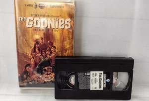 1994 The Goonies VHS White Clamshell Warner Home Video - Picture 1 of 4