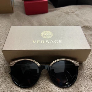 Occhiali da sole autentici Versace VE4330 GB1/87 nero oro - 53 mm - nuovi - prezzo al pubblico consigliato $355 - Foto 1 di 7