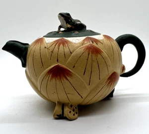 Mini Ton Teekanne - Frosch auf Deckel & versteckt innen - Yixing Roherzfilter - intakt - Bild 1 von 23