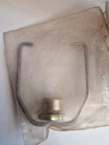 FUEL LIFT PUMP BAIL ASSY FOR CASE DAVID BROWN 990 SELECTAMATIC TRACTOR K961676 - Picture 1 of 2