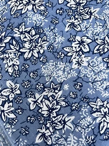 Tela tejida Wamsutta con estampado floral azul indio de 3 1/8 yardas - Imagen 1 de 10