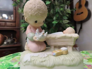 Precious Moments Figur "Crown Him Lord Of All" Musical 1979 Jonathan & David - Bild 1 von 8