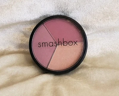 SMASHBOX se enciende! Polvo facial prensado Blush Trio 2 tamaño completo 0,33 oz / 9,5 g NUEVO Foto 1 de 4
