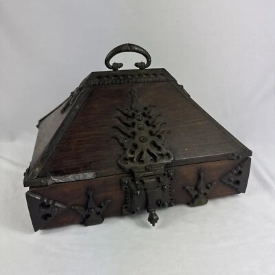 Caja de dote para novias indias de latón y madera - ¡¡Esquina rota necesita reparación!!️ Foto 1 de 4