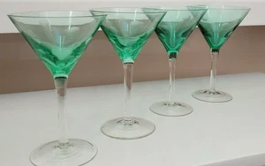 4 EMERALD GREEN MARTINI WITH POLKA DOTS AND CLEAR STEM 6.75 INCHES HOLDS 6 OZS - Picture 1 of 8