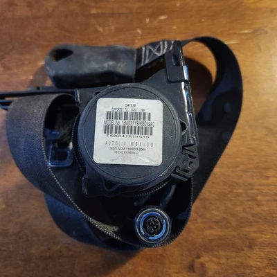 2009 - 2012 DODGE JOURNEY FRONT LEFT DRIVER SIDE SEAT BELT RETRACTOR OEM Black - Imagem 1 de 3