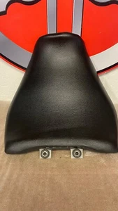 SUZUKI GSXR 750 FRONT SEAT GSXR FRONT SEAT GSXR750 W WP WR WN 45111-17E - Picture 1 of 7