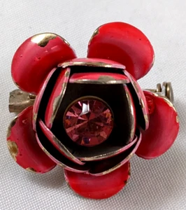 Broche pequeño vintage esmaltado color coral con estrás rosa - Imagen 1 de 4
