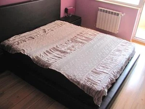19C. HAND CROCHET DOILY SILK KENAR & LACE BED SPREAD COVER - Picture 1 of 9