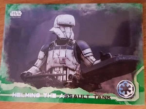 2016 Topps Star Wars Rogue One #59 Helming the Assault Tank Verde - Imagen 1 de 1