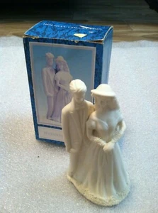 Wedding Couple Figurine Bride and Groom - Picture 1 of 4
