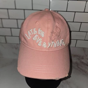 Gorra rosa Alicia en el País de las Maravillas White Rabbit Late for Everything de los Parques Disney - Imagen 1 de 8